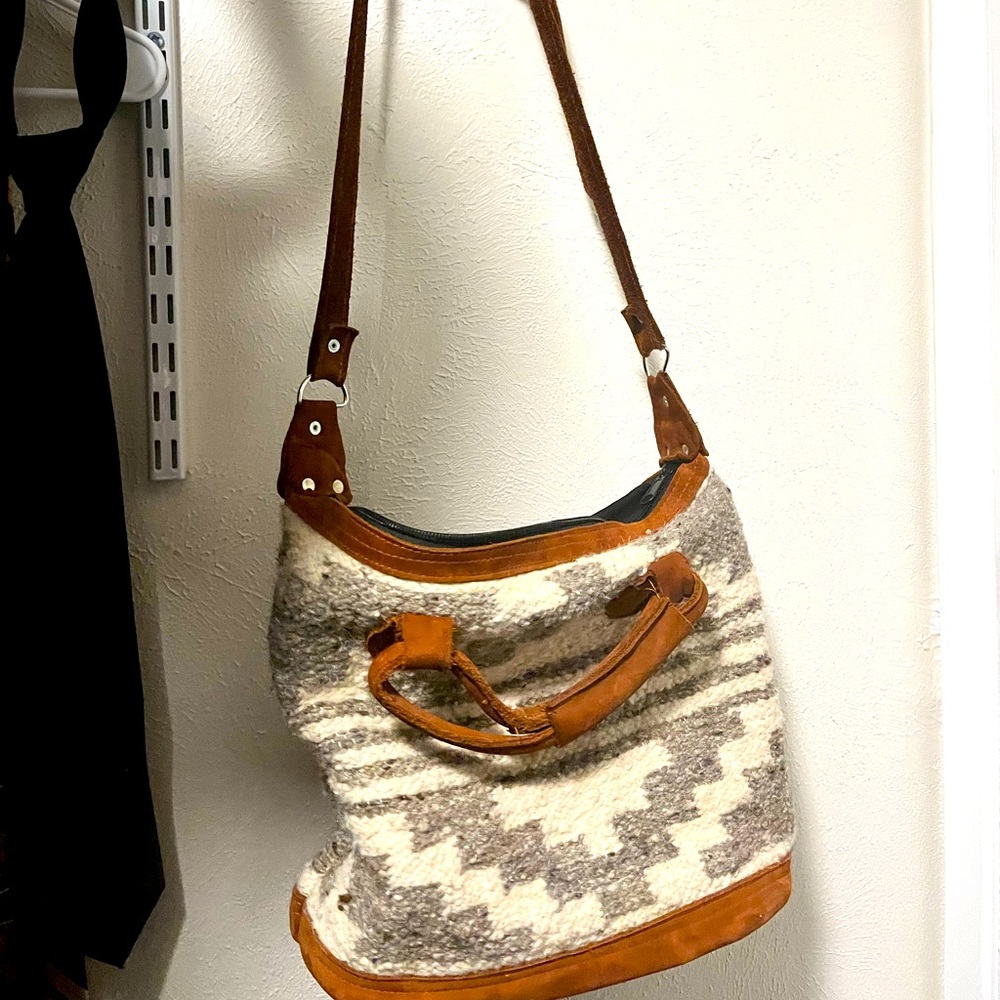 Humble Hilo wool alfombra purse